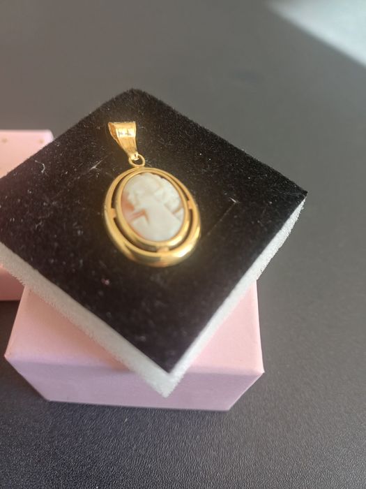 Medalion de aur de 18 k