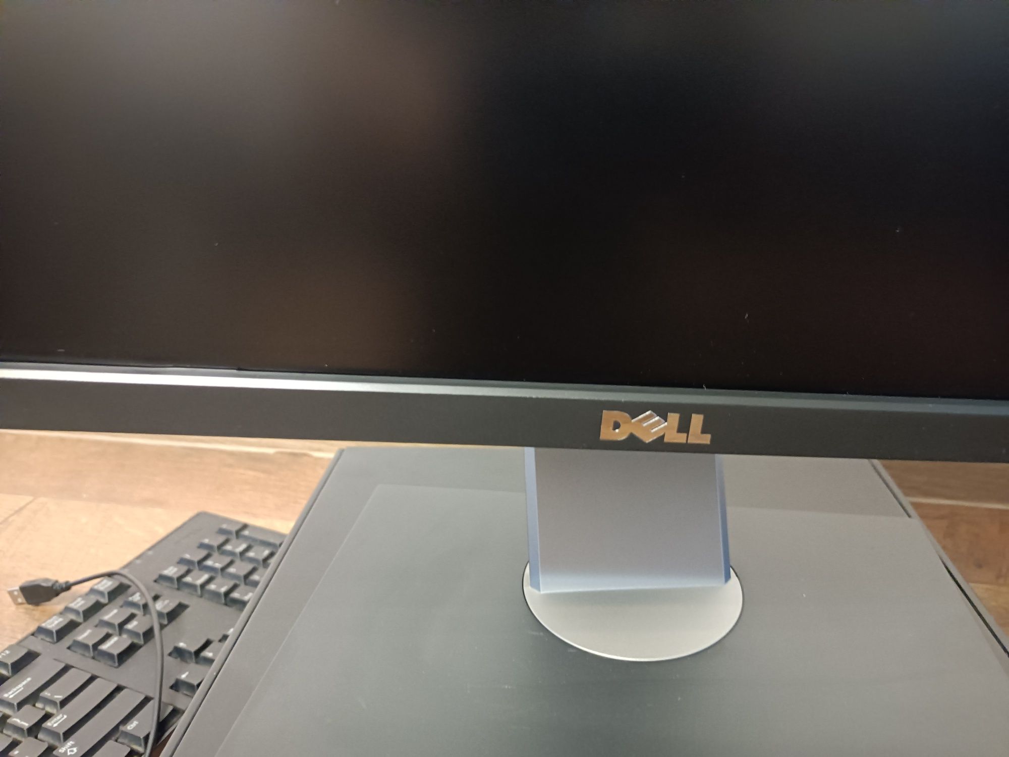 Calculator HP cu monitor Dell
