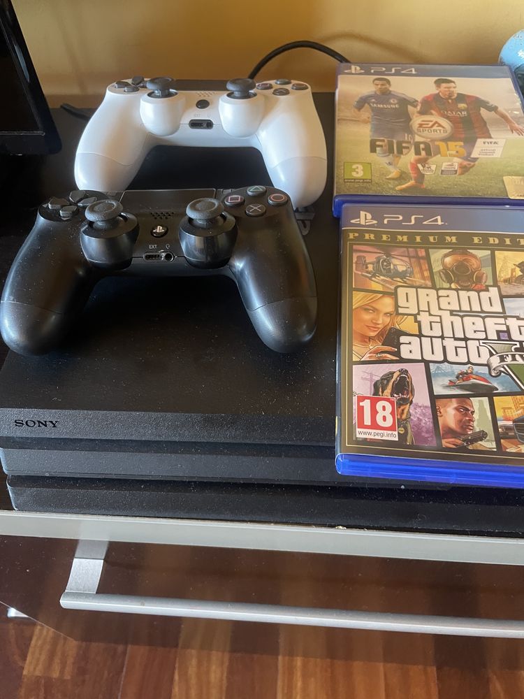 Vând PS 4 2 geoisticuri getea 5