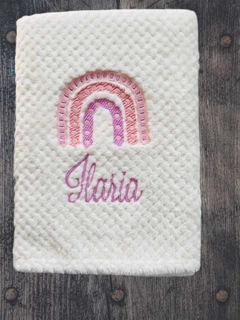 Patura brodata personalizata pentru copii cu curcubeu