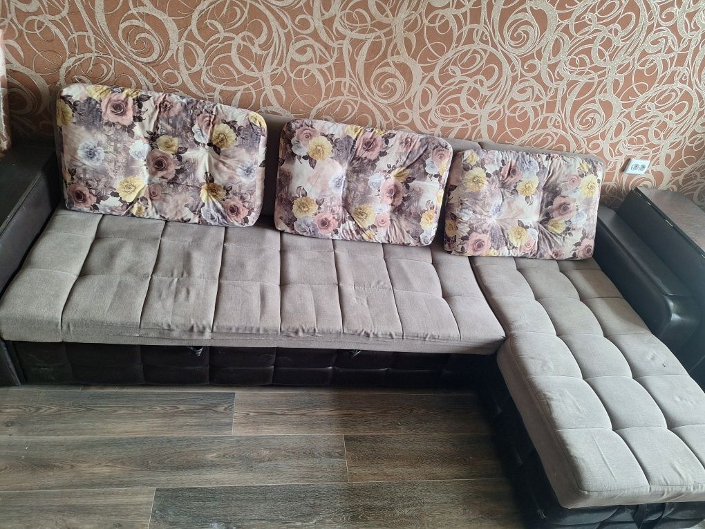 Продам угловой диван
