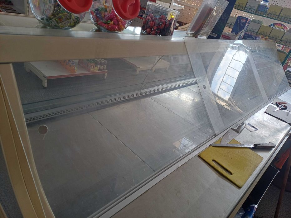 Хладилна витрина