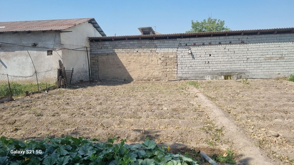 СРОЧНО. Продаётся дом с участком в уртачирчикском районе, не далек