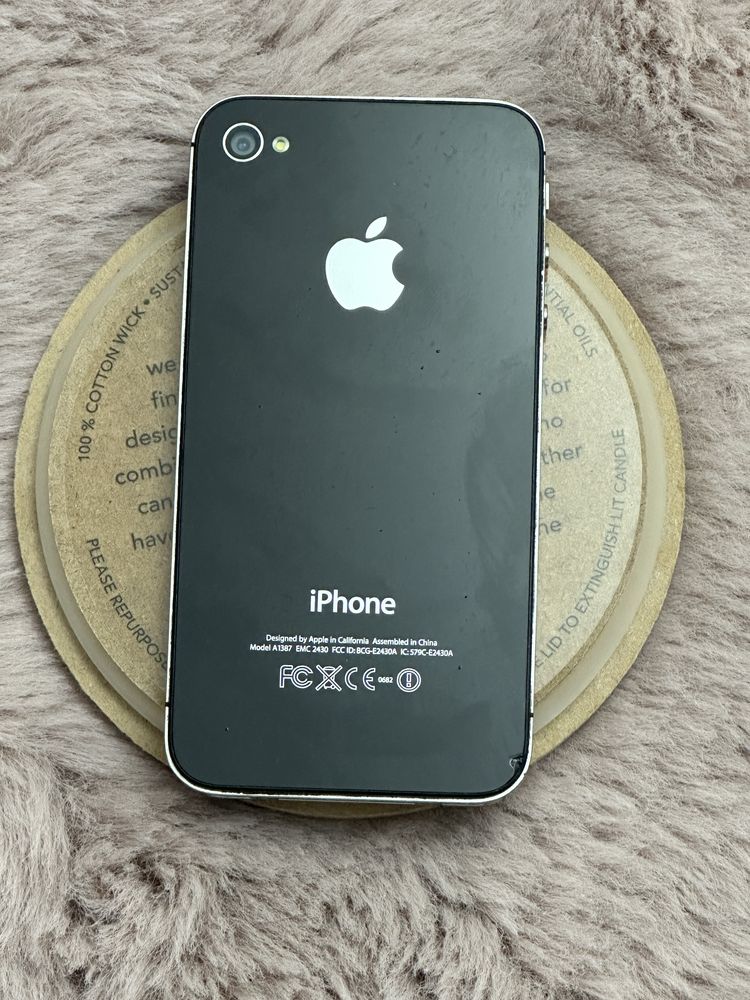 Vând iPhone 4s 8 GB