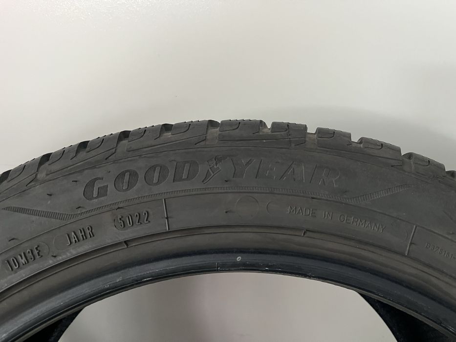 Зимни гуми 255/45/19 GoodYear