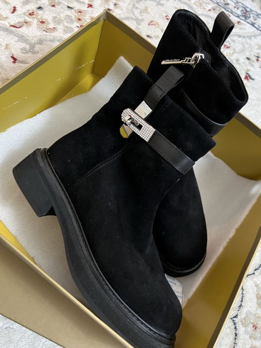 Новая обувь                 .