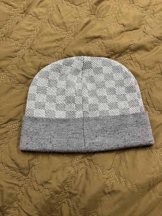 Vand caciula Louis Vuitton