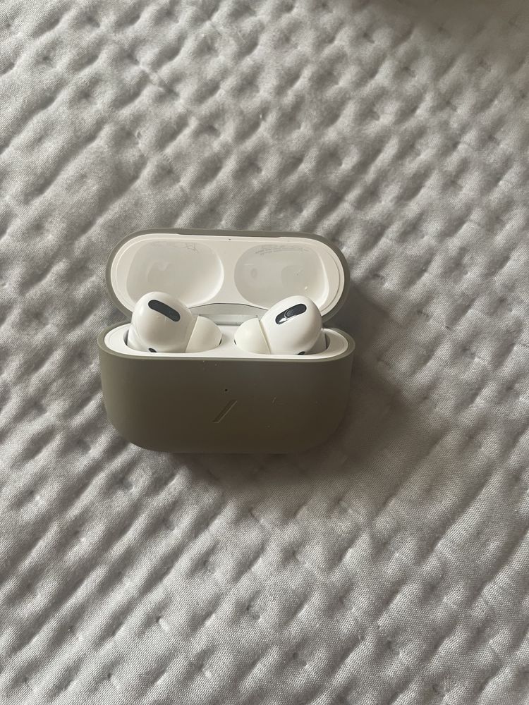 Наушники Apple AirPods Pro