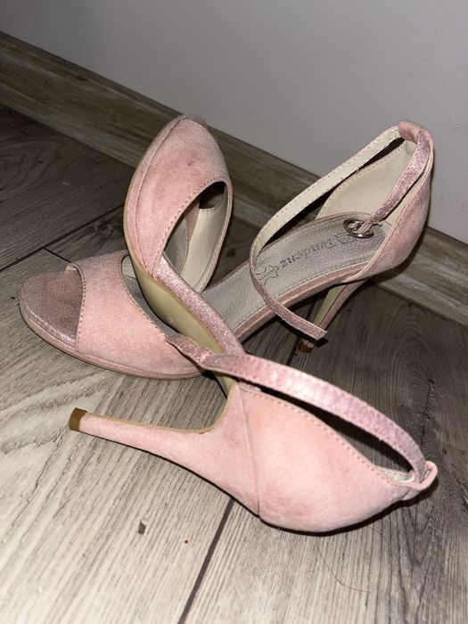 Обувки с ток - официлни или ежедневни