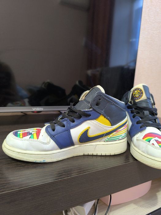 Подам кроссовки . Подойдут  на мальчика,и на девочку