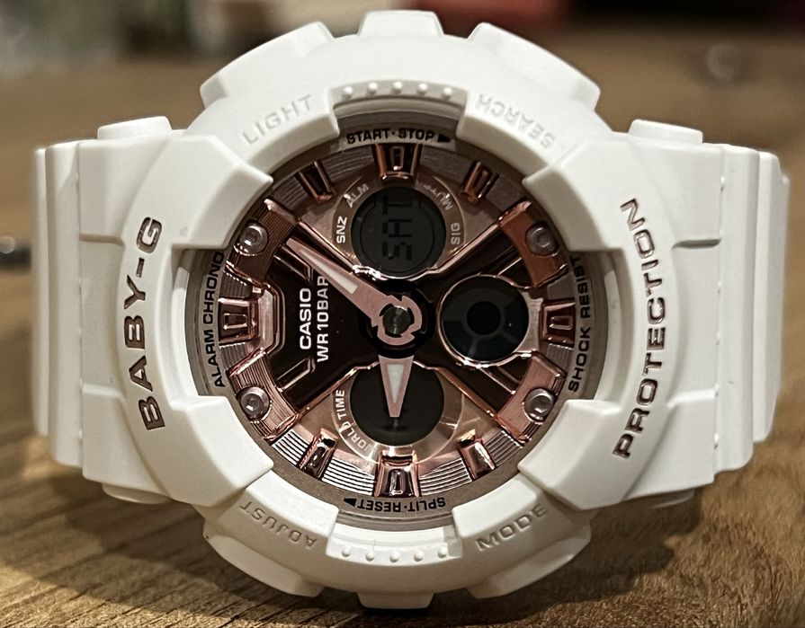 Продавам часовник Casio Baby-G BA-130