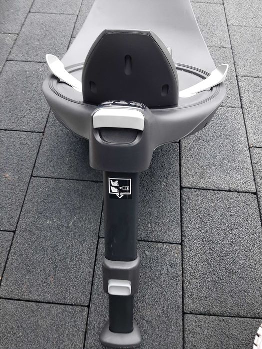 Столче за кола Cybex Cloud T plus с цвят leaf green и Base T