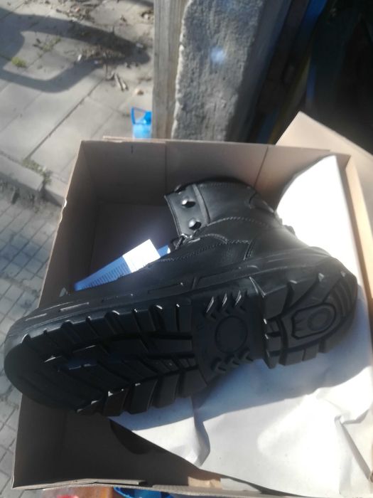 Обувки цели полеви