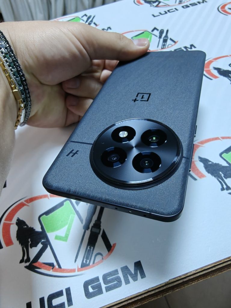 OnePlus 13 5G (Black Eclipse) 256GB/ 24GB RAM ca Nou Ofertă Preț