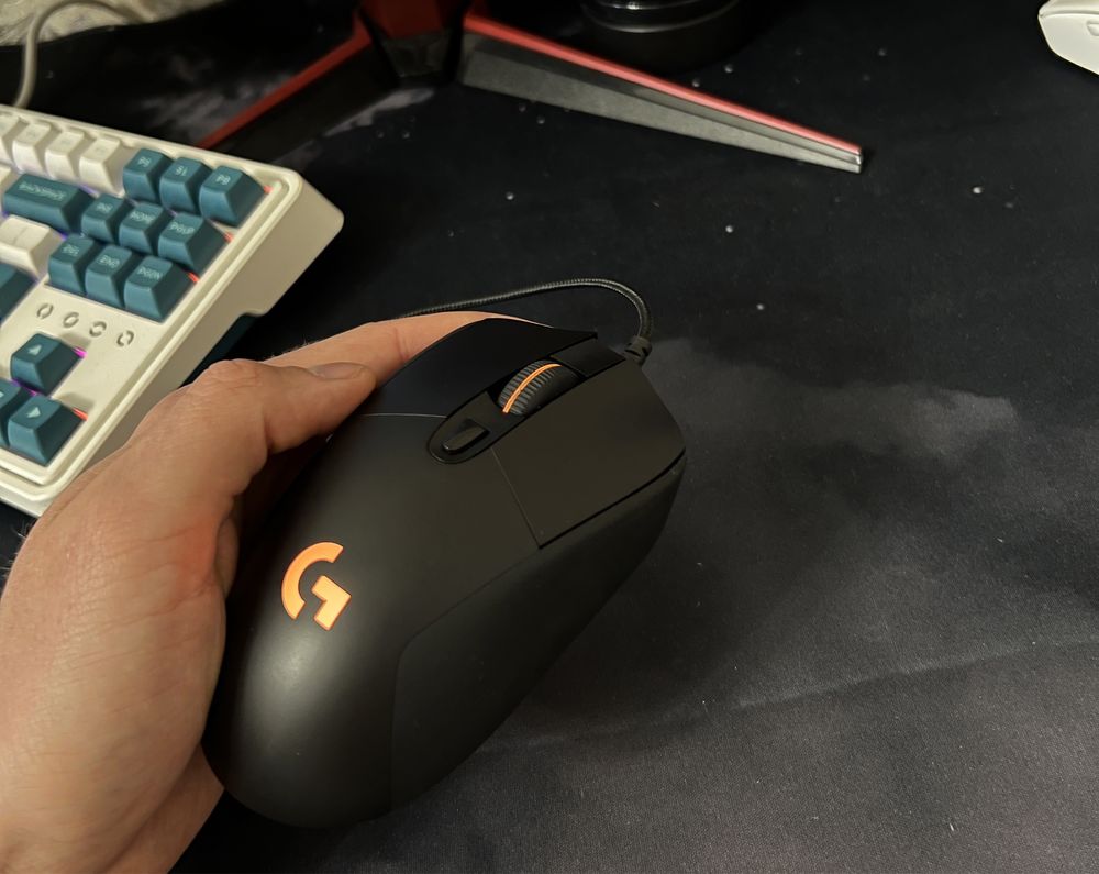 Logitech G403 hero