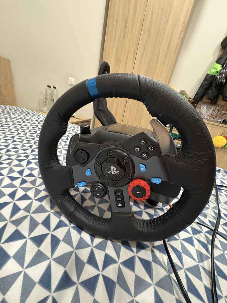 Vand volan logitech cu scaun de gaming