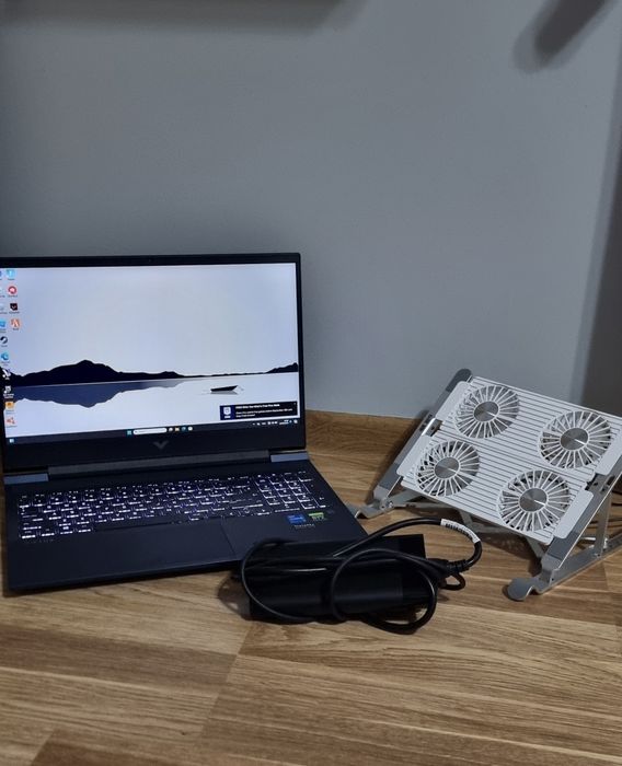 Vand laptop gaming victus +cooler