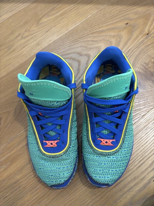 Vand adidasi Nike Le Bron XX