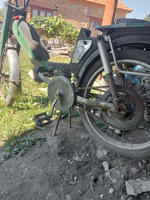 Vînd moped cu pedale peujo 103