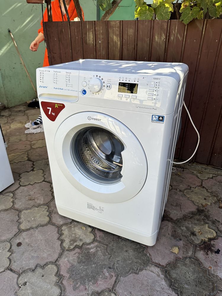 Vând mașină spălat indesit 7 kg ca nouă