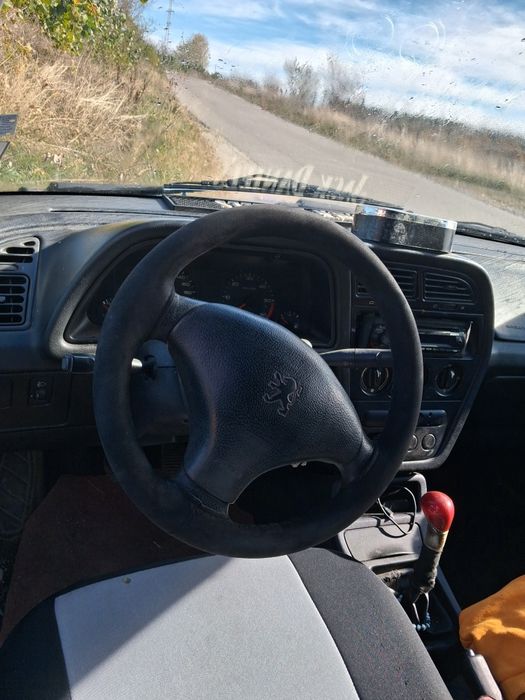Продавам пежо 306