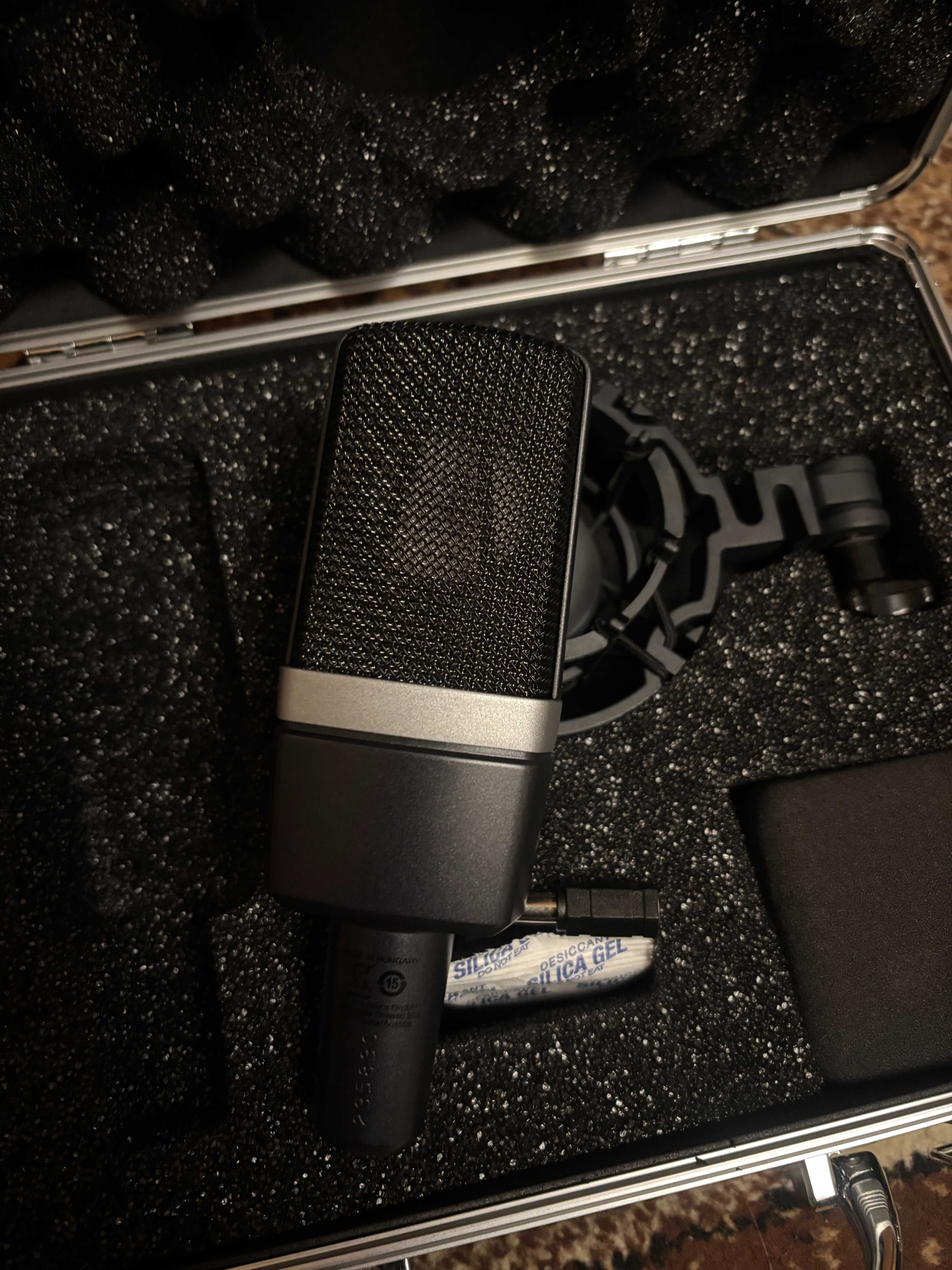 AKG C214 Студиен кондензаторен микрофон +  аудио интерфейс и стойка