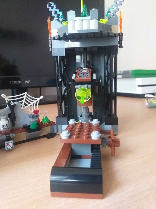 Lego monster fighters - The crazy scientist and his monster