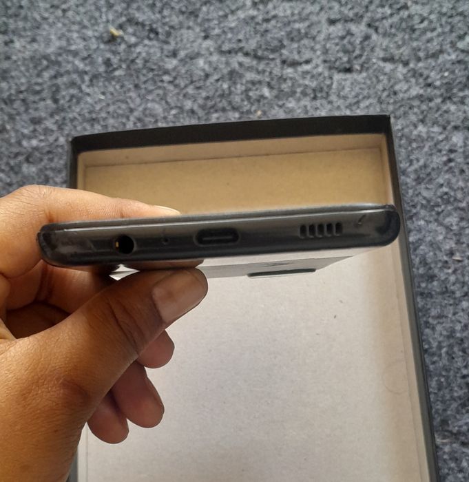 Samsung  A12 xotira 32gb xolati yaxshi chixol bor