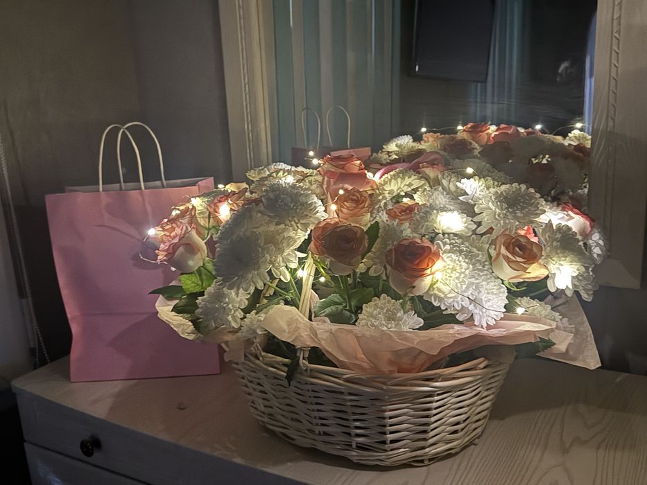 Продам букет в корзине и гирляндой