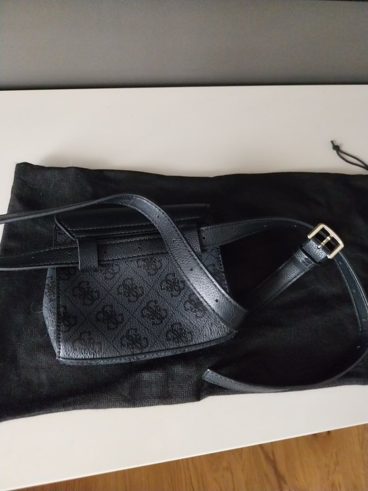Чисто нова малка чантичка за кръст Guess