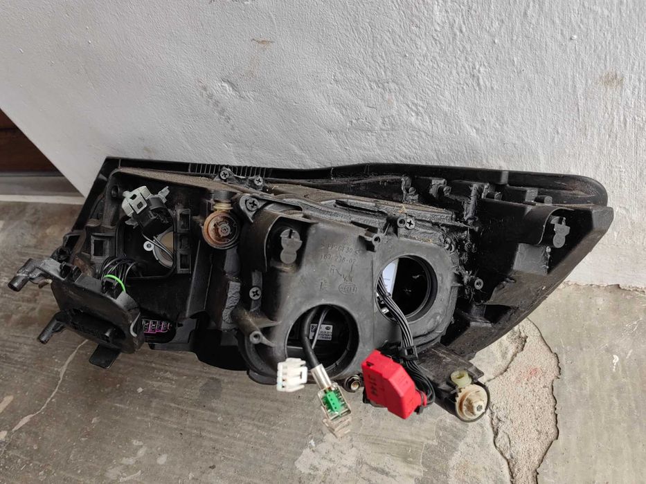 Фар Skoda Superb Bi-Xenon LED десен / Фар Шкода Суперб Оригинален