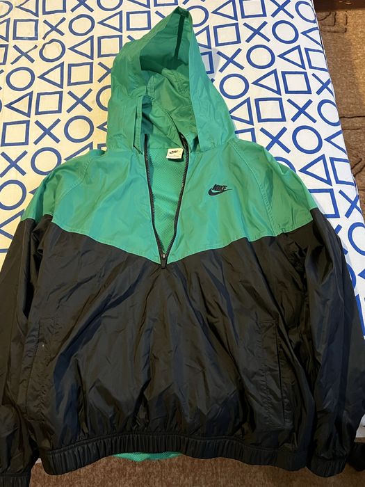 Зелено-черна ветровка nike размер M
