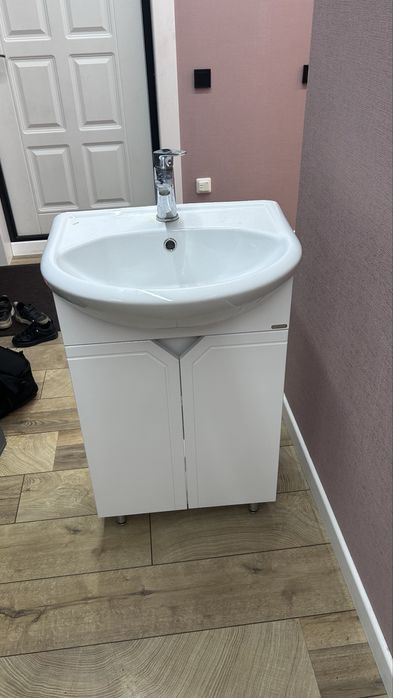 Умывальник с тумбой