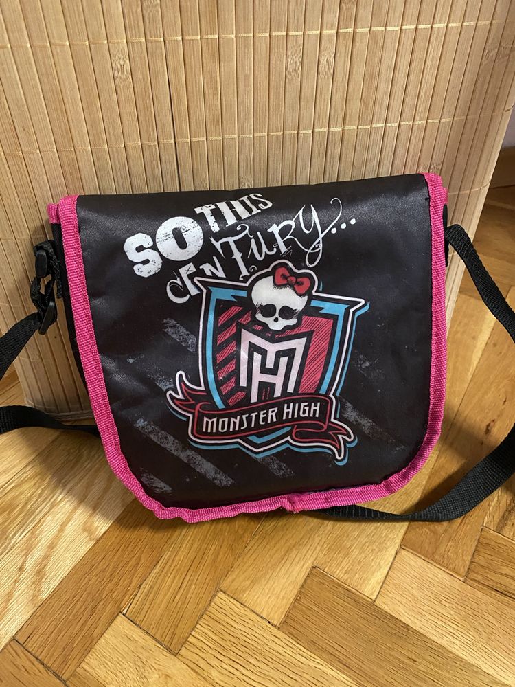 Чантичка Monster high