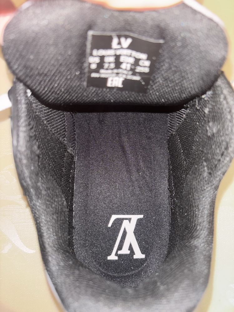 Vand pantofii Louis Vuitton