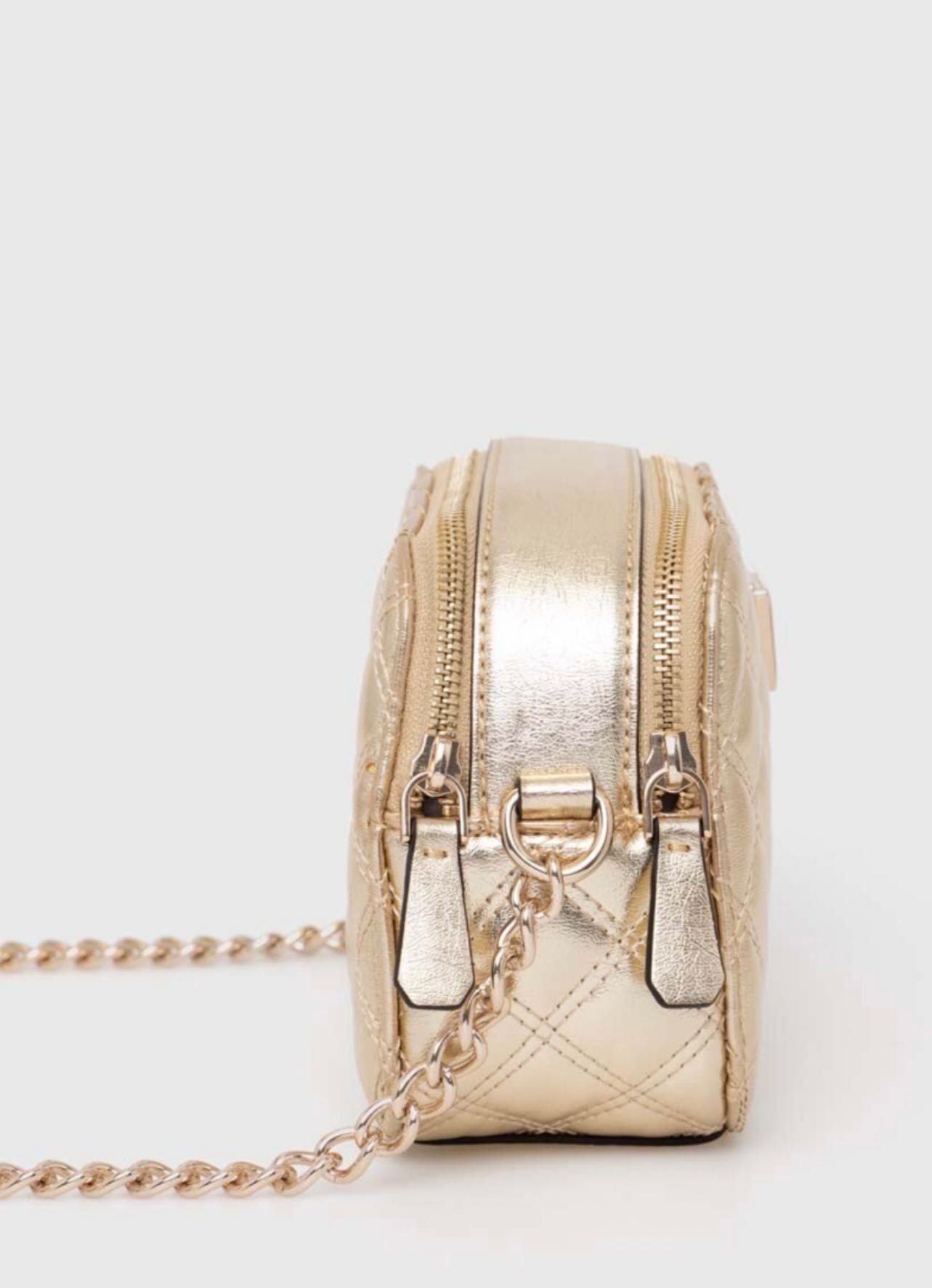 Guess нова чанта, златна