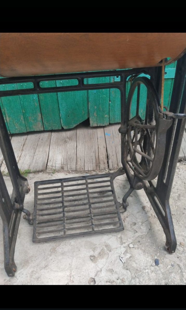 Продам швейную машинку, рабочи, в хорошем состояние.