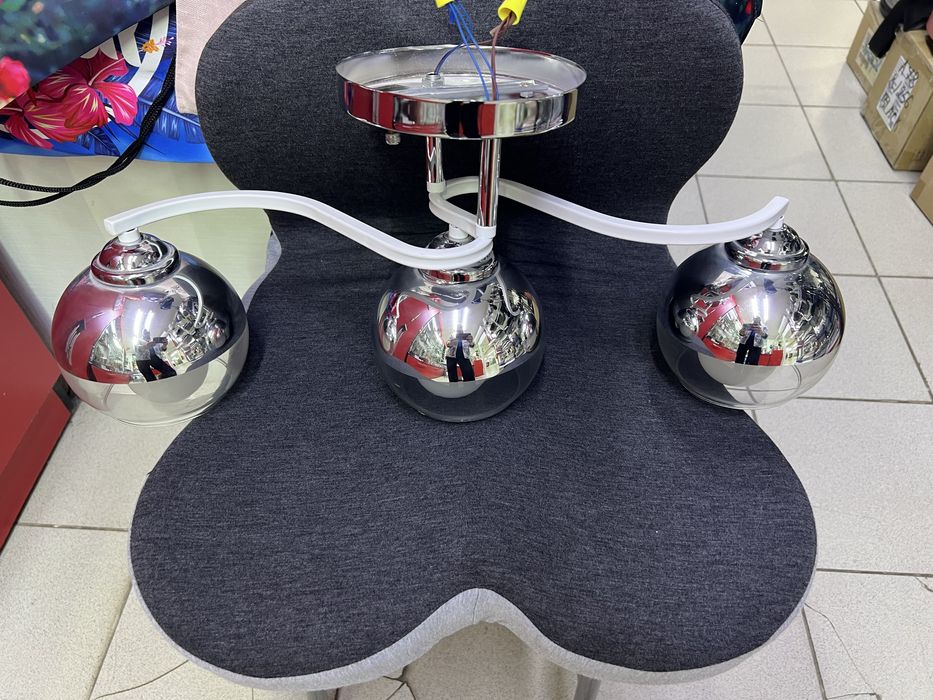 Продам светильник . Трехрожковый .