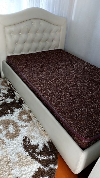Кровать с матрацем б/у  в хорошем состоянии