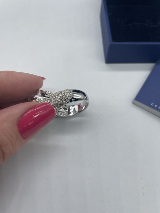 Vand inel Swarovski original cu certificat.