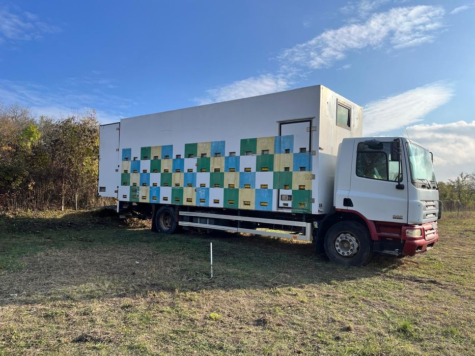 Pavilion apicol capacitate 84 de familii marca DAF