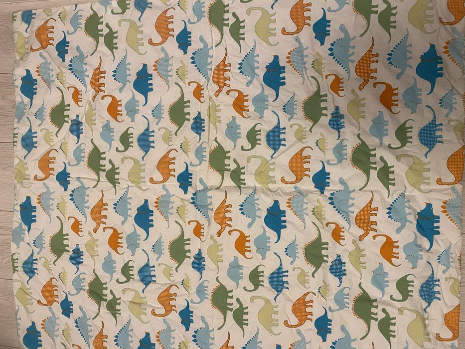 Patura si aparatoare patut dinozauri