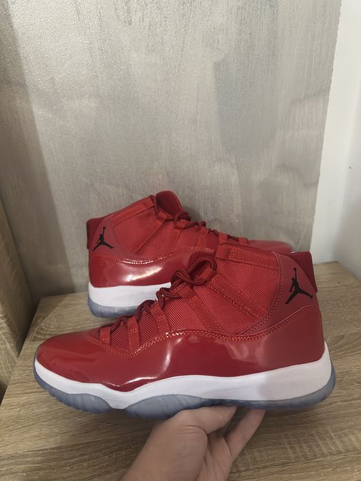 Jordan 11 red marimea 47