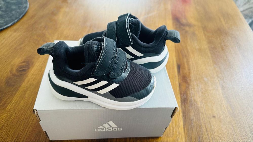Adidasi marime 20