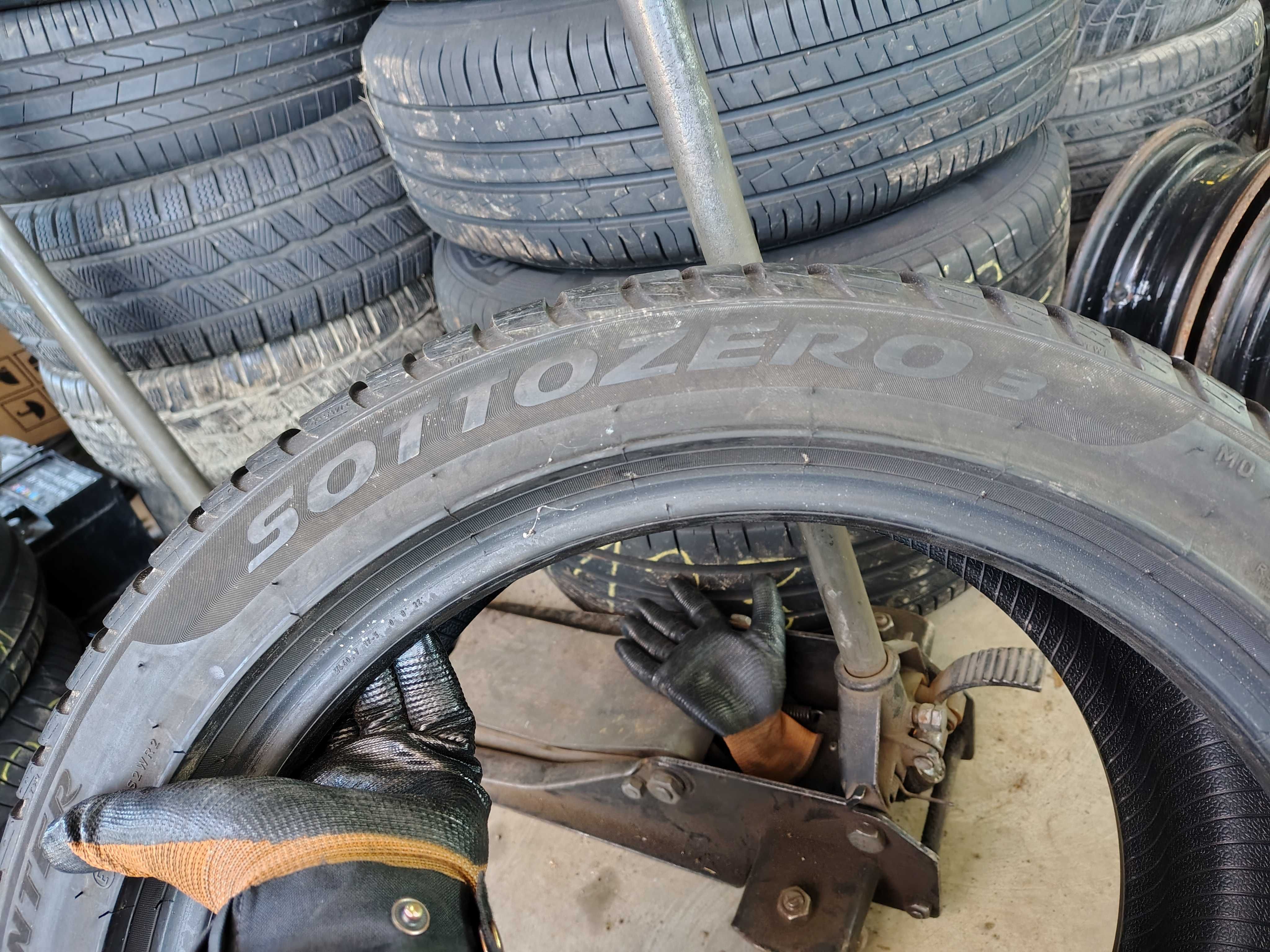 2бр.зимни гуми PIRELLI 275/40/18 103V DOT 3719