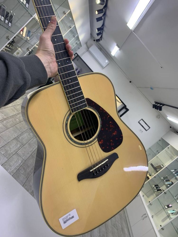 Гитара Yamaha FG80