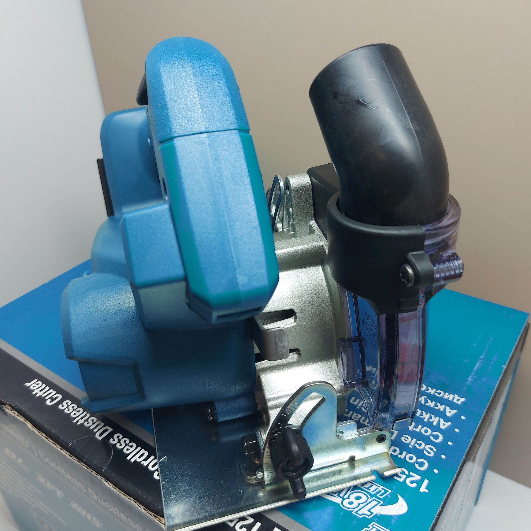 Акумулаторна машина за рязане на плочки и камък Makita DCC500Z