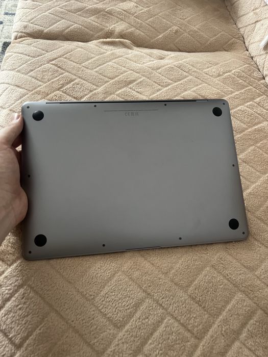 MacBook Air 13 an 2018 I5 128 gb 8 gb RAM  17 cicluri incarcare