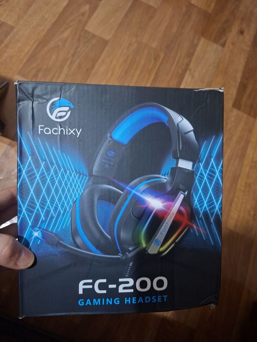 Căști Gaming Fachixy FC-200 noi – sunet stereo, microfon, iluminare RG