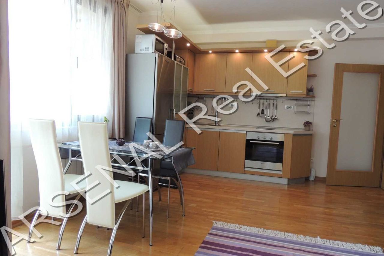 Дава се под наем Тристаен апартамент в София, Изток - 103 кв.м за 1000 € - Снимка #9